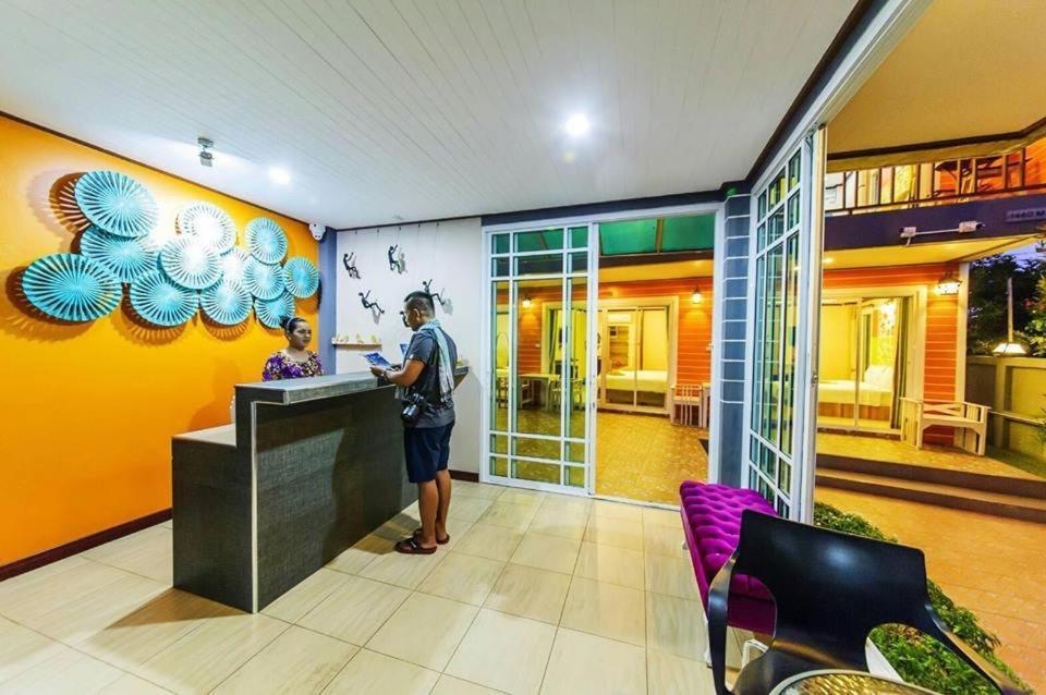 The Harbor Front เกาะล้าน Hotel Exterior photo