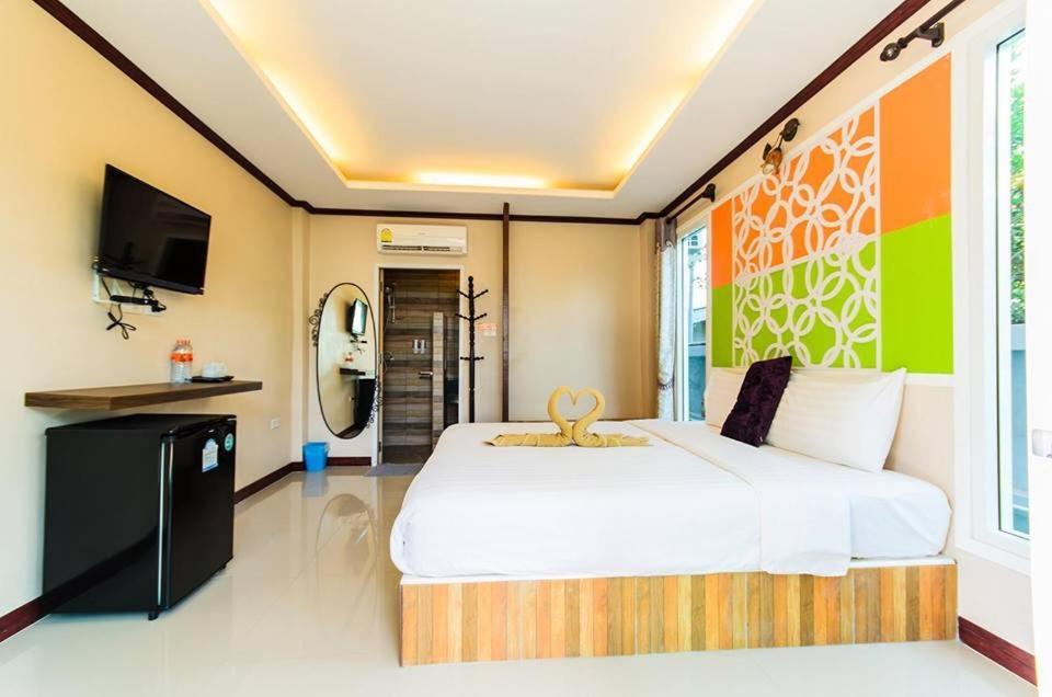 The Harbor Front เกาะล้าน Hotel Exterior photo
