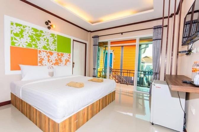 The Harbor Front เกาะล้าน Hotel Exterior photo