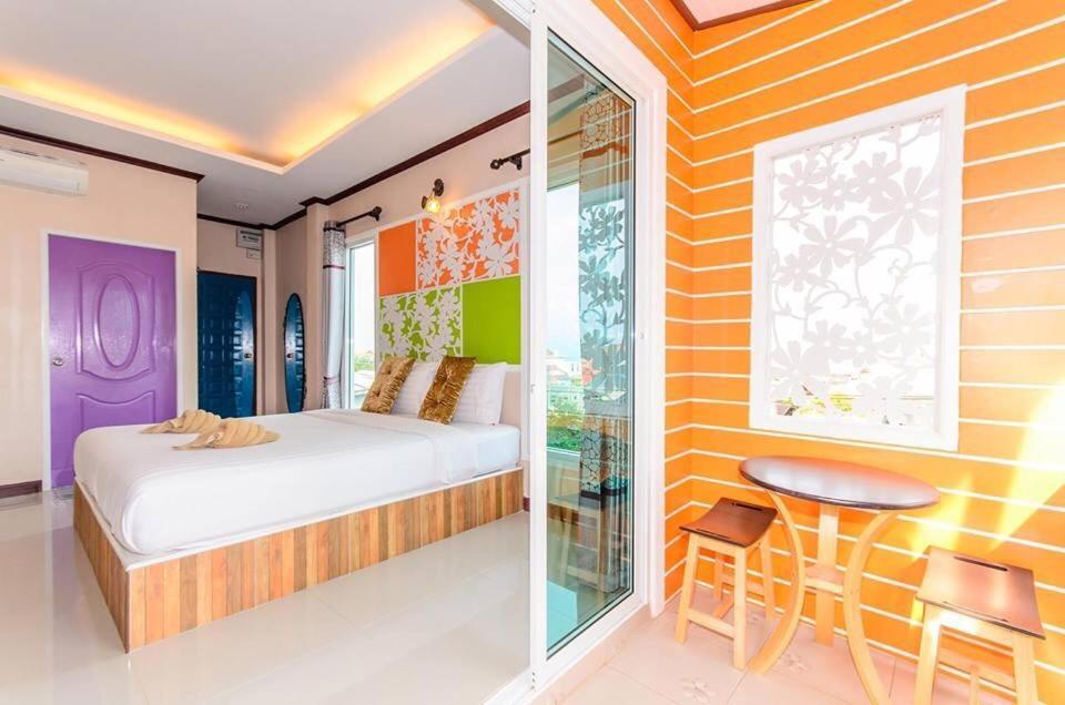 The Harbor Front เกาะล้าน Hotel Exterior photo