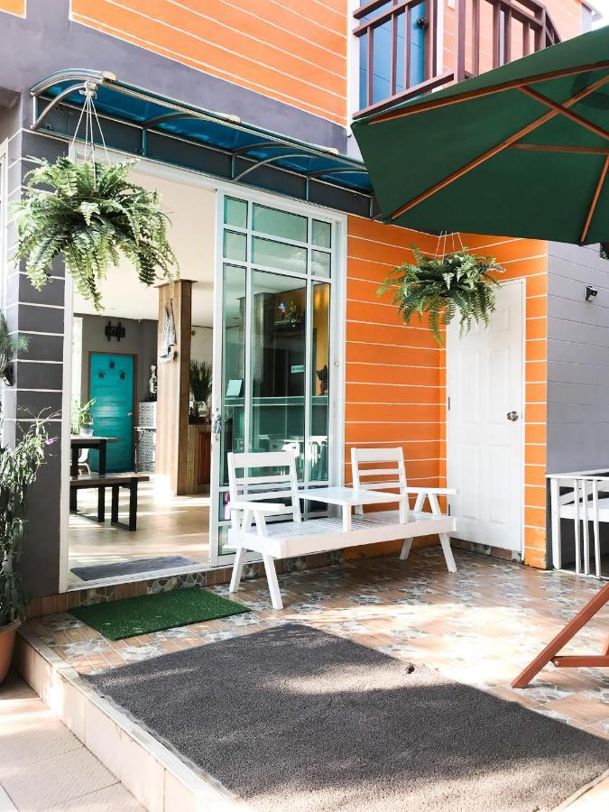 The Harbor Front เกาะล้าน Hotel Exterior photo