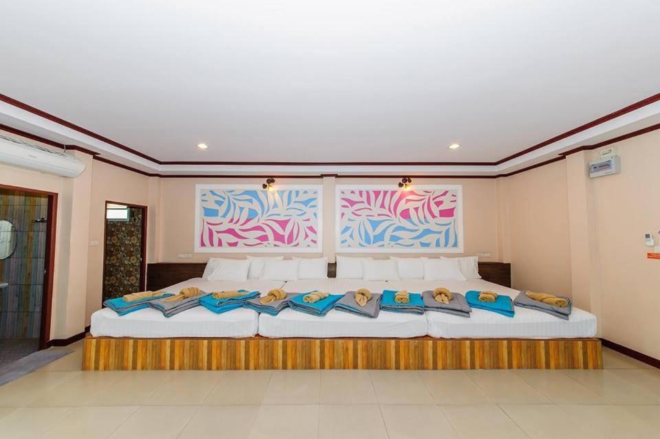 The Harbor Front เกาะล้าน Hotel Exterior photo