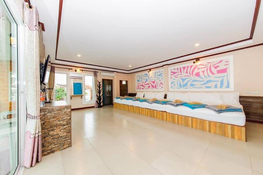 The Harbor Front เกาะล้าน Hotel Exterior photo