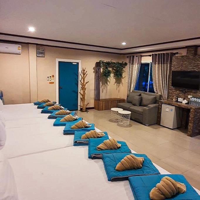 The Harbor Front เกาะล้าน Hotel Exterior photo