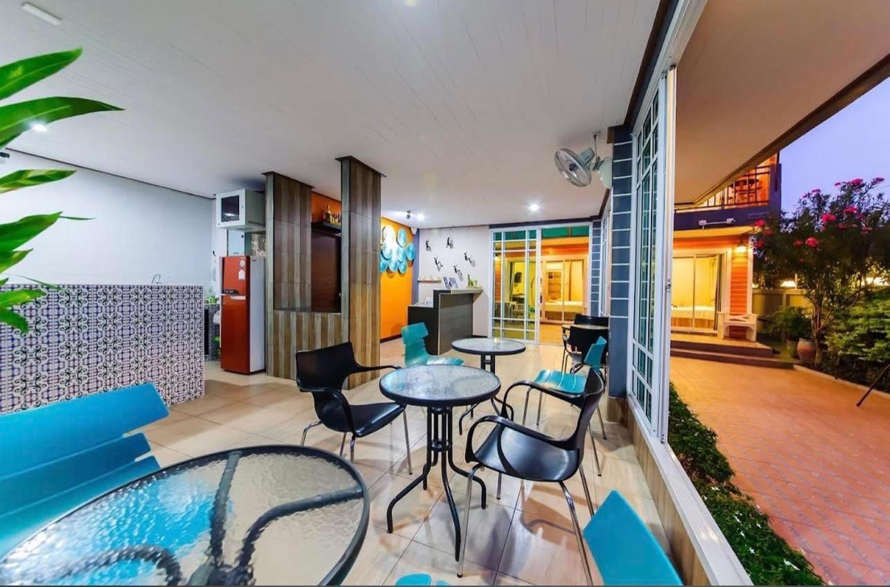 The Harbor Front เกาะล้าน Hotel Exterior photo