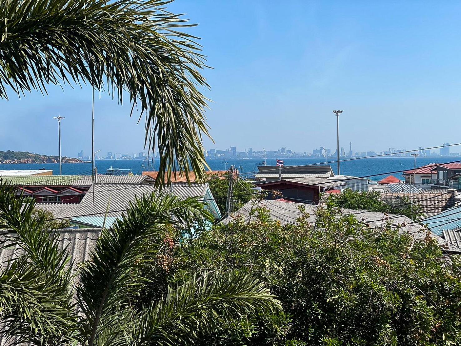 The Harbor Front เกาะล้าน Hotel Exterior photo